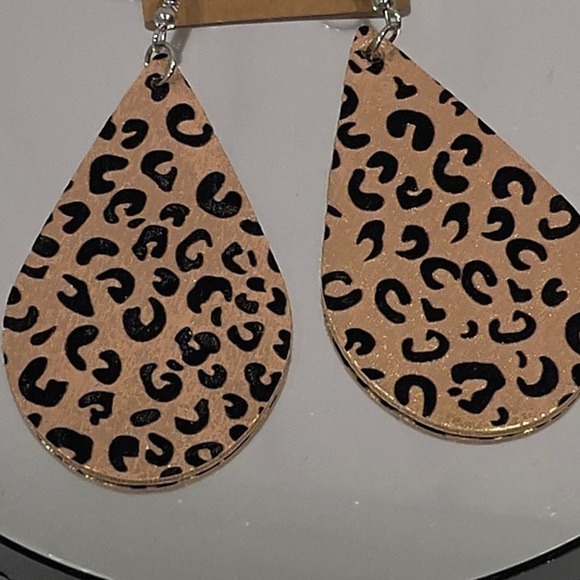 New Gold Animal Leopard Print Tear Drop Earrings - Picture 2 of 5